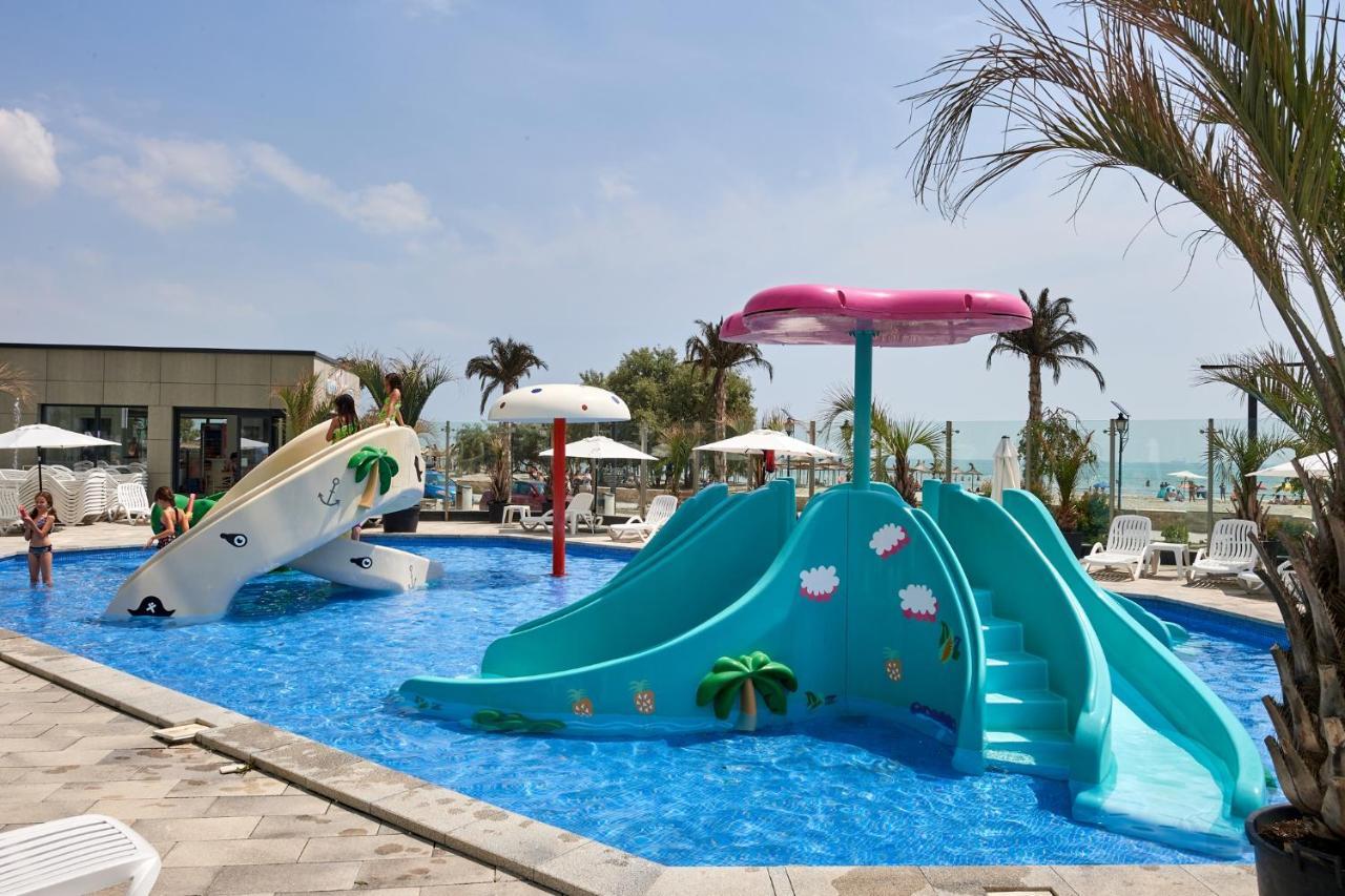 Fineloft Sea View Apartment-Spa N Pools Beach Resort Năvodari المظهر الخارجي الصورة
